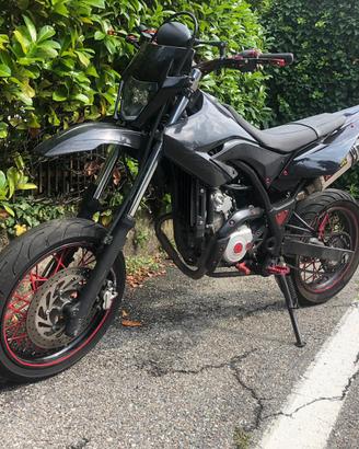 Yamaha WR125X – agile, sportiva e curata nei detta