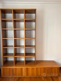 Libreria componibile in ciliegio con base ad ante