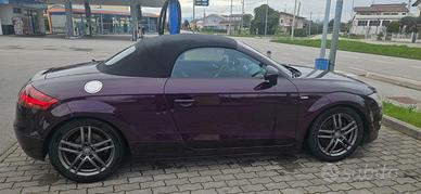 AUDI  TT