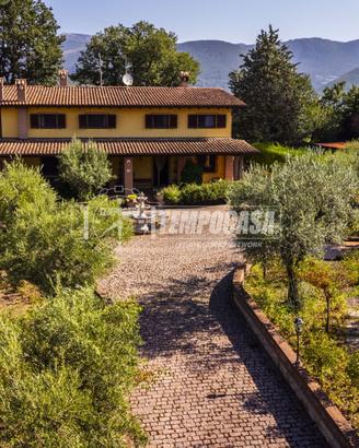 Villa con Piscina