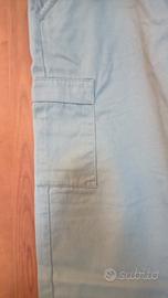 Pantalone con tasconi laterali