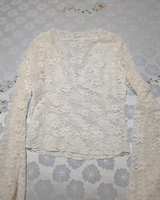 maglietta in pizzo bianca scollatura generosa tagl