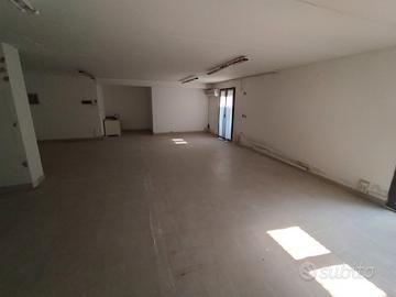 Biassono centro magazzino 110 mq