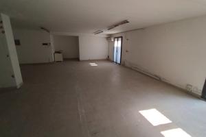 Biassono centro magazzino 110 mq