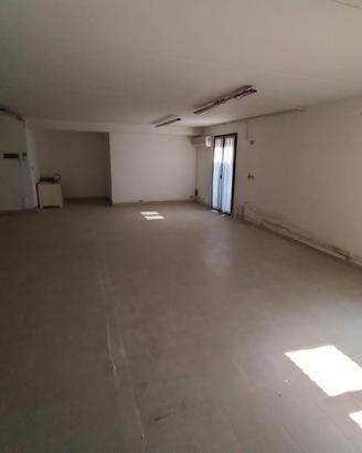 Biassono centro magazzino 110 mq