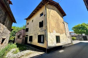 CASA BICAMERE CON CORTE RECINTATA