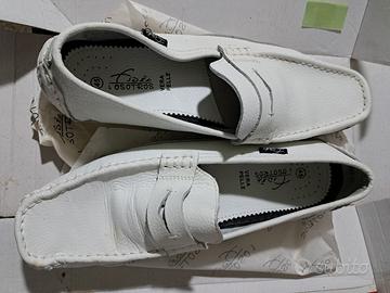 mocassini colore bianco