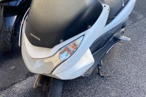 Honda PCX 125 200€