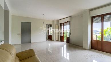 Ampio appartamento con balcone, terrazzo e garage