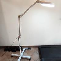 Lampada professionale con ingrandimento