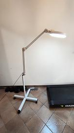 Lampada professionale con ingrandimento