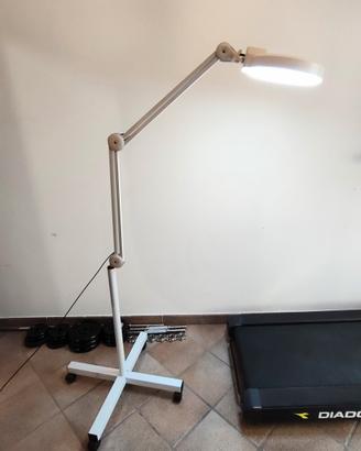 Lampada professionale con ingrandimento