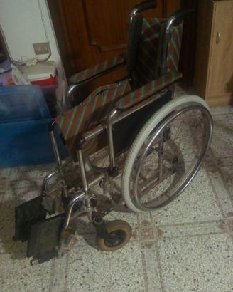 Sedia a rotelle pieghevole