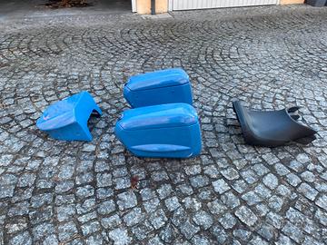 Bauletti laterali con sella singola e codino