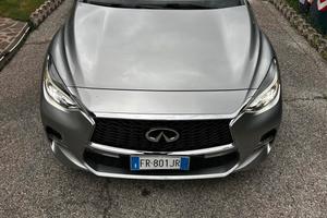 Infiniti q30