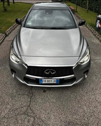 Infiniti q30