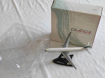 cathay pacific airways A340-300 modellino 1:400