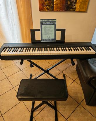 Pianoforte Yamaha P45 con  supporto e  sgabello