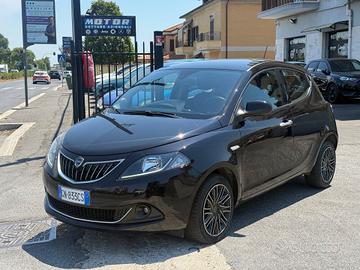 Lancia Ypsilon 1.0 FireFly 5 porte Hybrid Gold