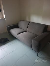  Divano 2/3 posti grigio 