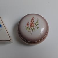 Due piccole scatoline in ceramica artigianale