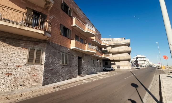 4 locali lungomare galilei, gallipoli