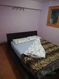 letto contenitore + comodini + pouf legno 