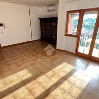 3 LOCALI A CAPENA