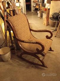 Vecchia sedia a dondolo imbottita anni '30