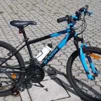 Bicicletta Mountain Bike BTWIN