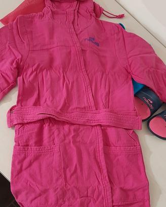 piscina costume e accappatoio