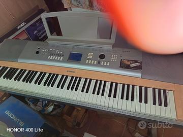 piano elettrico Yamaha dgx620