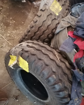Coppia pneumatici nuovi 11.5 80 15.3 con etichette