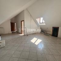 MANRDA IN PARCO PRIVATO CON BOX