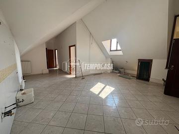 MANRDA IN PARCO PRIVATO CON BOX