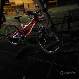 specialized demo 8 bici downhill