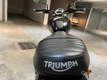 Triumph street twin