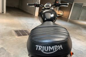 Triumph street twin
