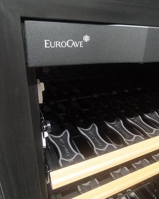 vetrina frigo gigante per vino