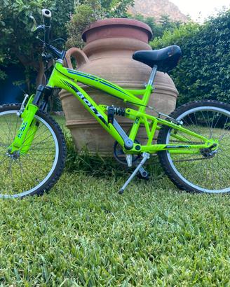 MTB BOLT di colore verde fluo.
