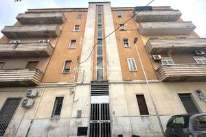 3 LOCALI A CANOSA DI PUGLIA