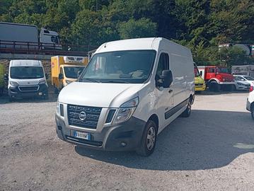 NISSAN 3posti NV400