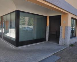S.STEFANO TICINO: NEGOZIO C/VETRINA IN CENTRO € 99
