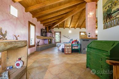 VP500 PORZIONE DI VILLA CON INGRESSO INDIPENDENTE