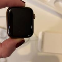 Apple watch serie 5 in acciaio 44 mm