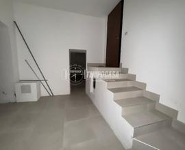 Deposito a Napoli Via Eurialo 6 locali