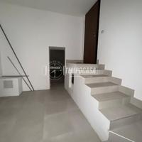 Deposito a Napoli Via Eurialo 6 locali