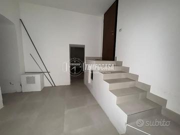 Deposito a Napoli Via Eurialo 6 locali