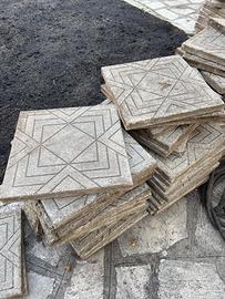 124  quadrotti in cemento decorato giardino