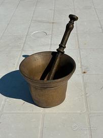 Mortaio di bronzo bello e in perfette condizioni